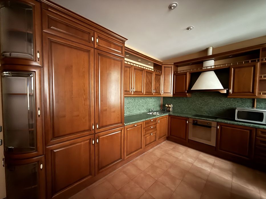 Центр , вул. Павлівська 17 , дворівнева квартира .