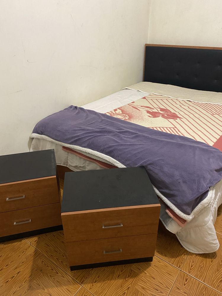 Vendo conjunto cama e 2 mesinhas de cabeceira