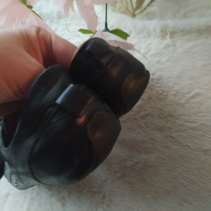 Czarne buty Julia Monti skóra naturalna 37 na rzep ćwieki wygodne okaz