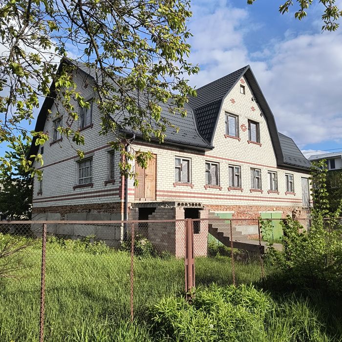 Продається будинок з земельною ділянкою в м. Чернігів