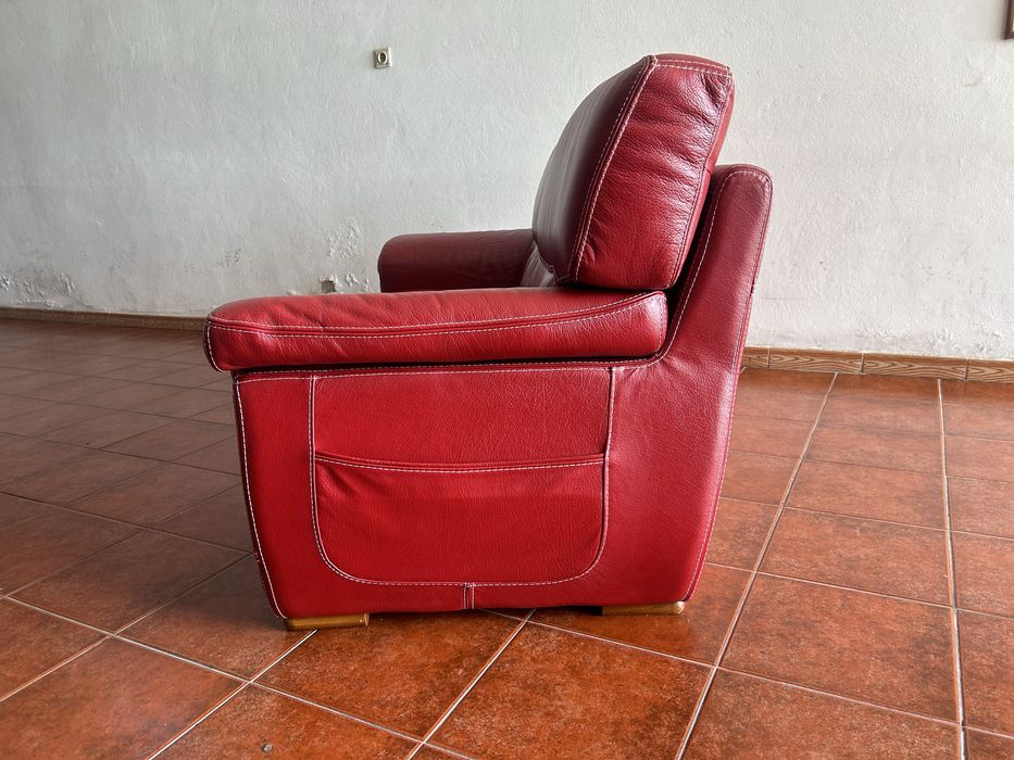 Sofa tres lugares pele
