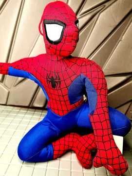 Superbohater w Akcji - Kucający Spiderman Pluszak Zabawka