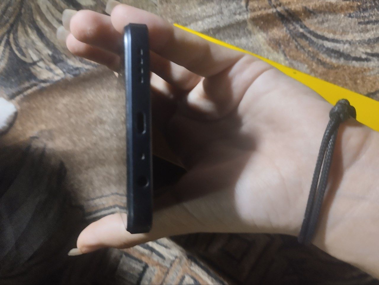 Телефон  геalme c 33