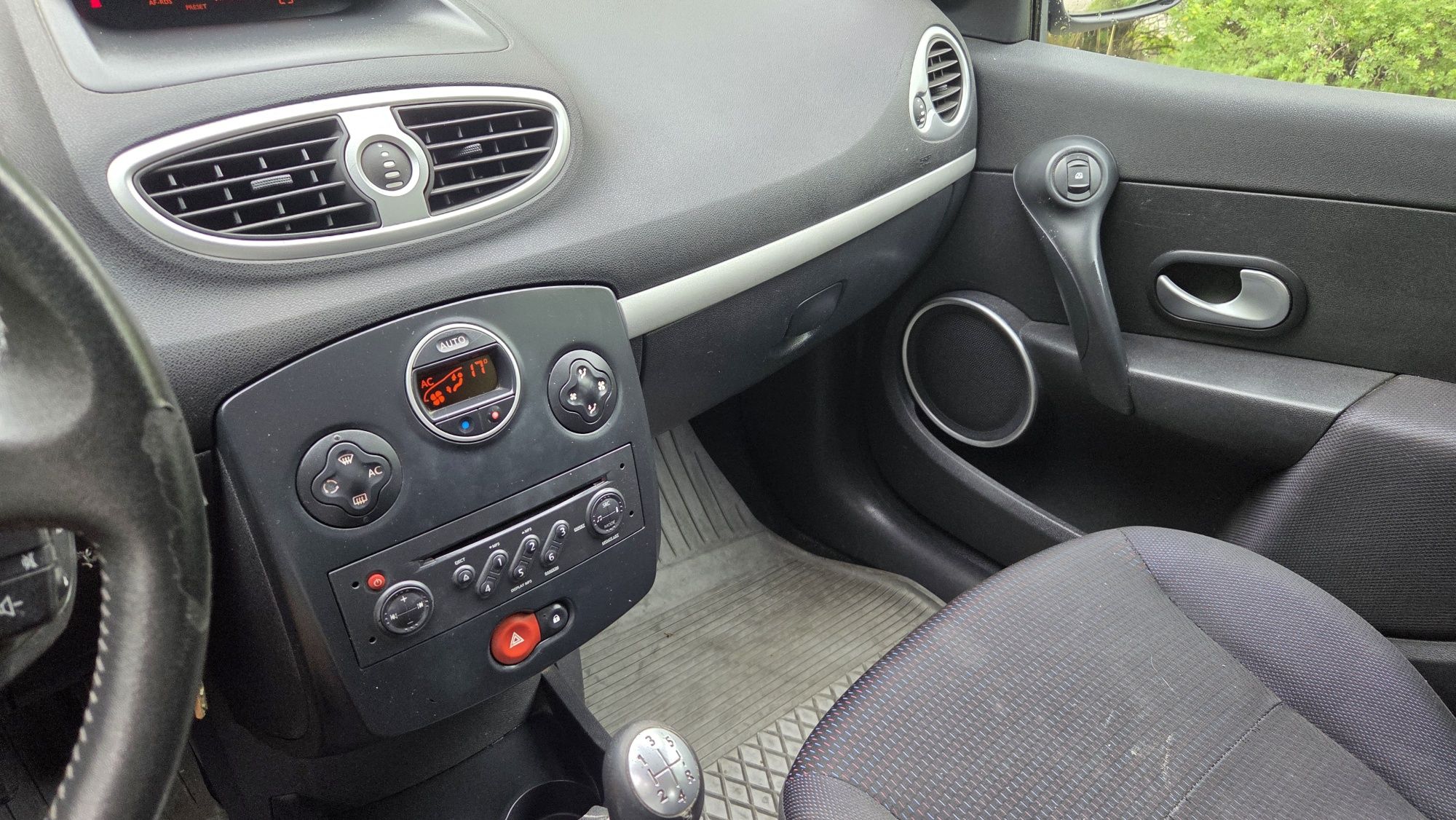 Renault Clio 1.2 75 KM Benzyna Climatronic