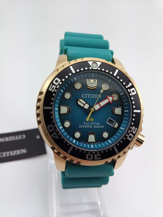 Японские мужские часы - 200м дайверы Citizen Eco-Drive BN0162-02X