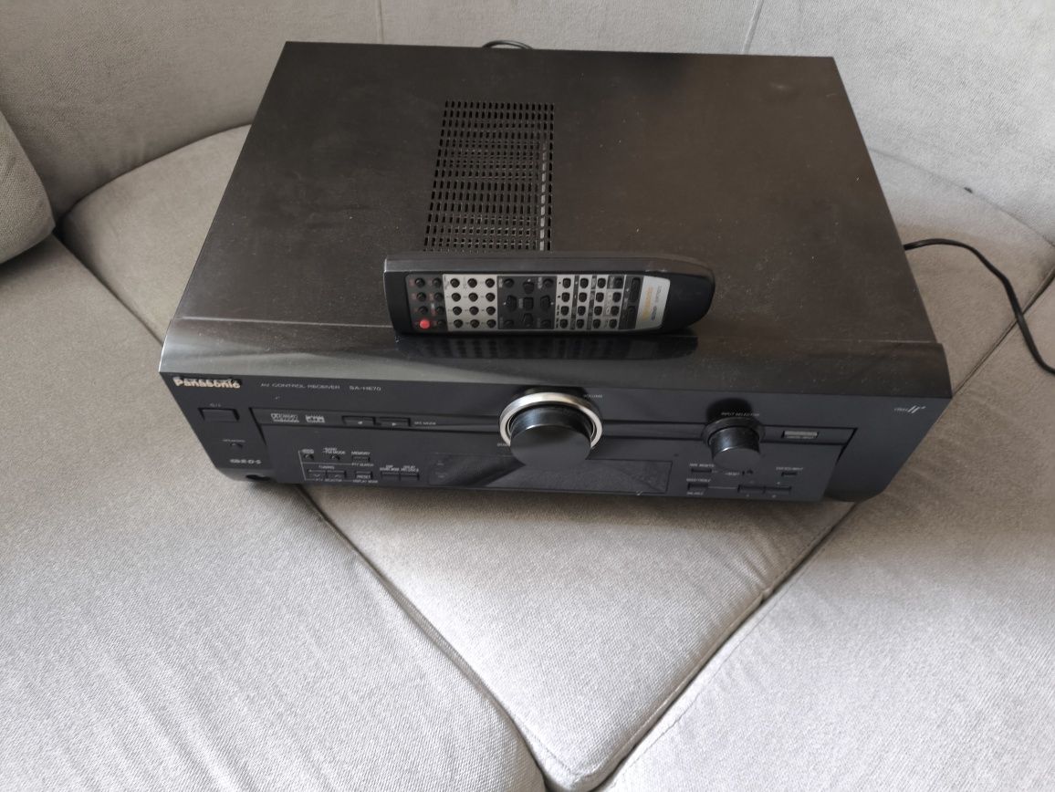 Amplituner Panasonic SA - HE70 + pilo