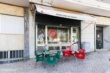 Trespasse em pleno funcionamento de pastelaria | 170m2 com terraço de