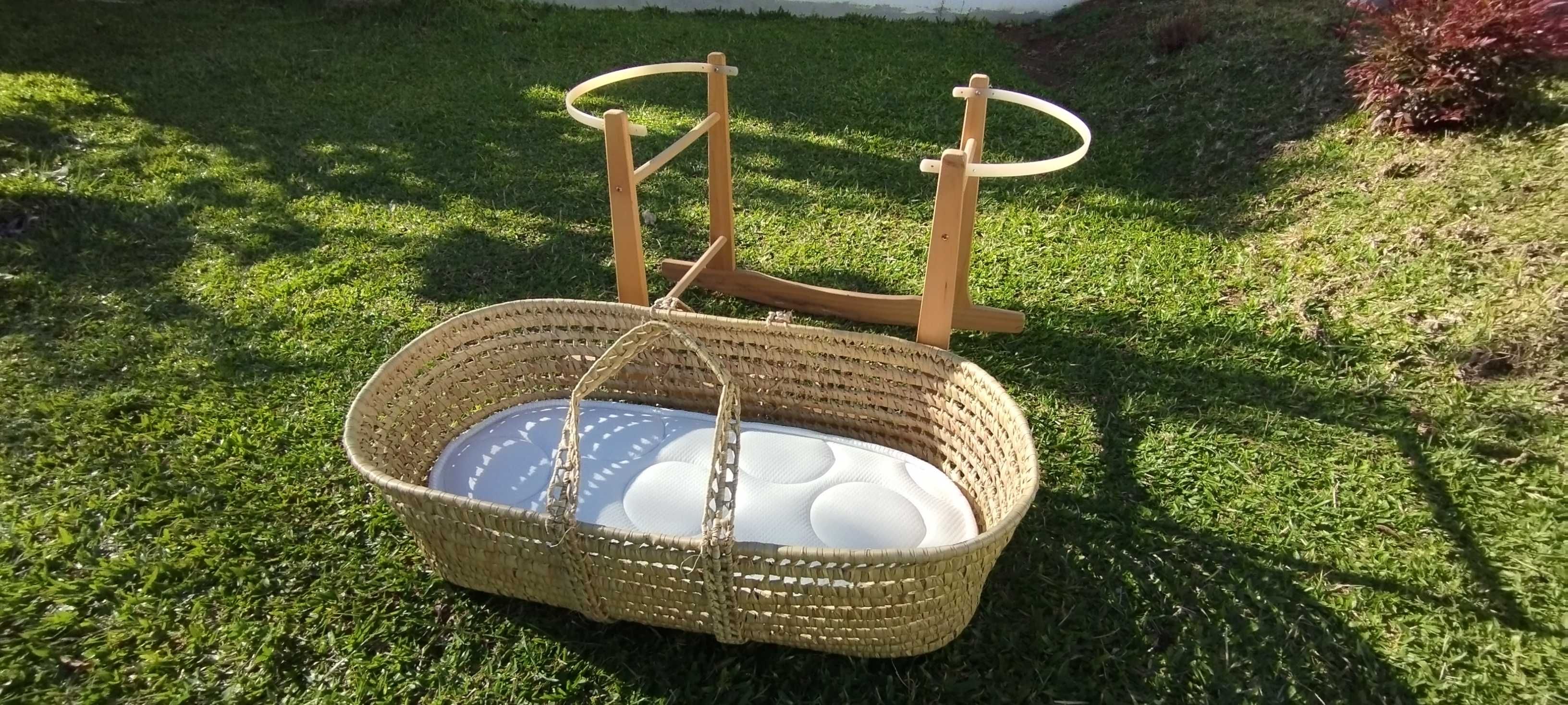 Berço Palhinha com suporte madeira de baloiço