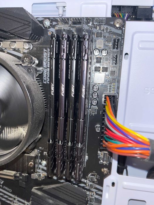 PC Gamer Ryzen 5 5600G + RX 6650 XT 32 gb – Excelente estado.