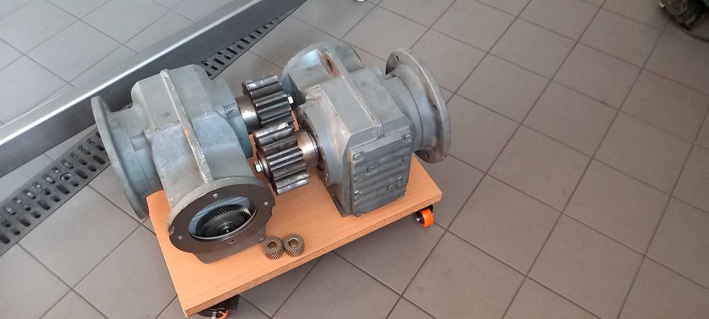 Przekładnia walcowo stożkowa SEW KF77