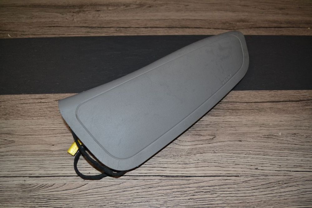 AUDI A4 B6 CABRIO PODUSZKA AIRBAG FOTELA PRAWA PLATIN 8H0880242