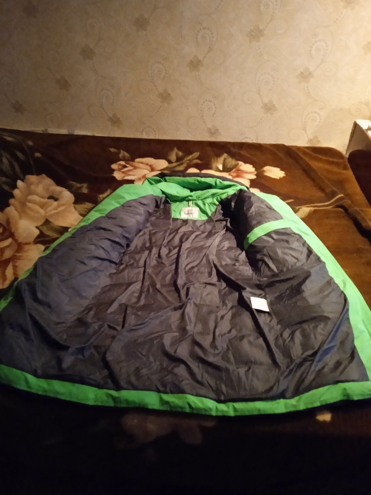 Срочно Продам женскую куртку