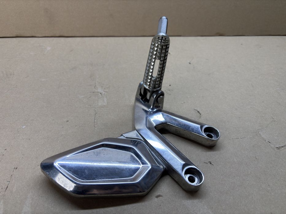 Triumph Trident 660 Set Podnóżek Przód Przedni Lewy Kierowcy