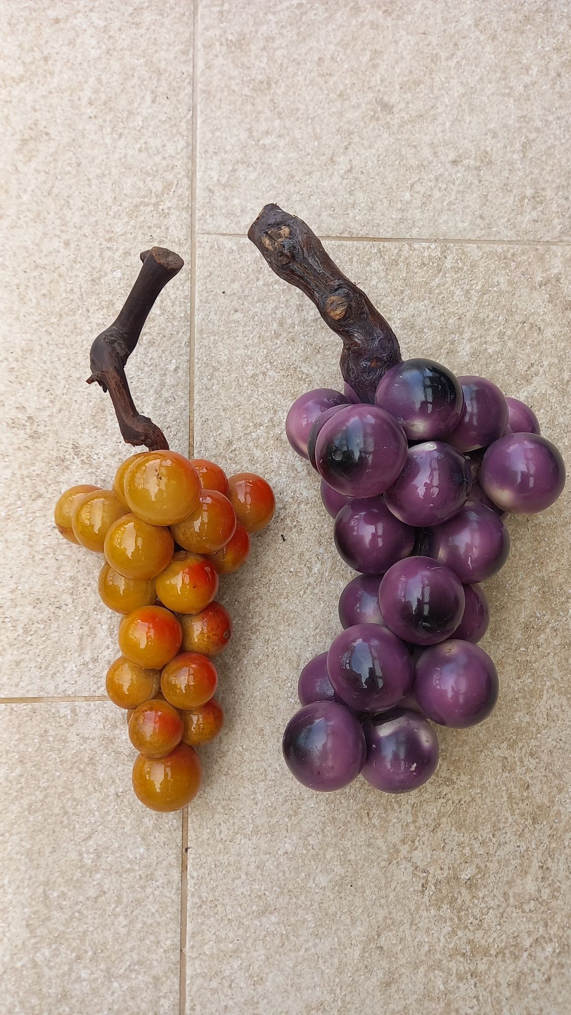 Cachos de uvas em alabastro