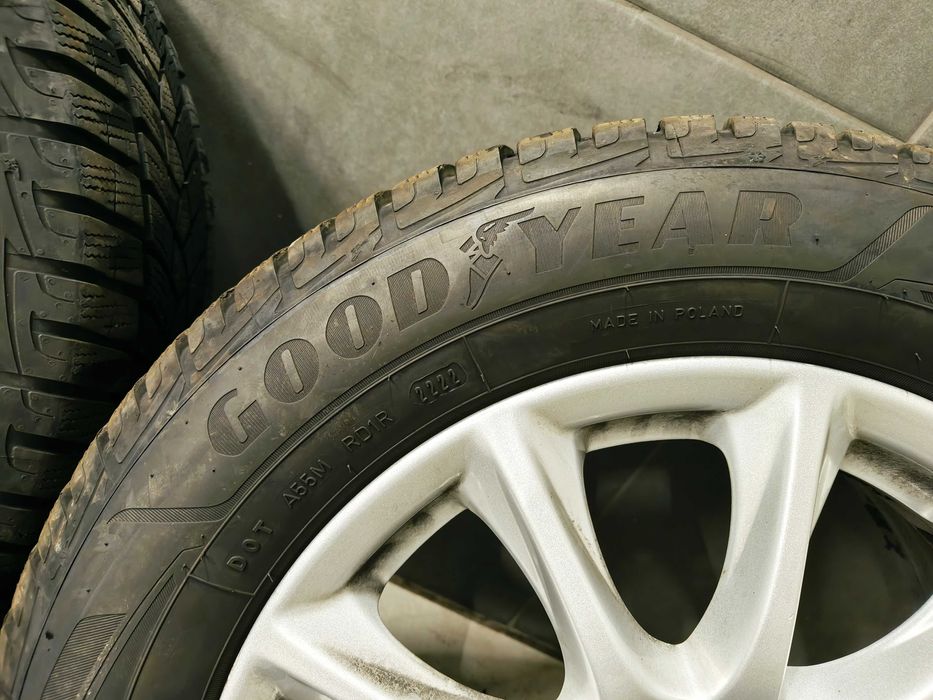 Ford Felgi Koła 16 Cali Opony Zimowe Goodyear UltraGrip 215/60R16 7MM