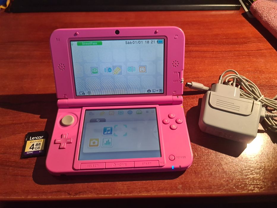 3ds Xl com carregador e cartão 4gb