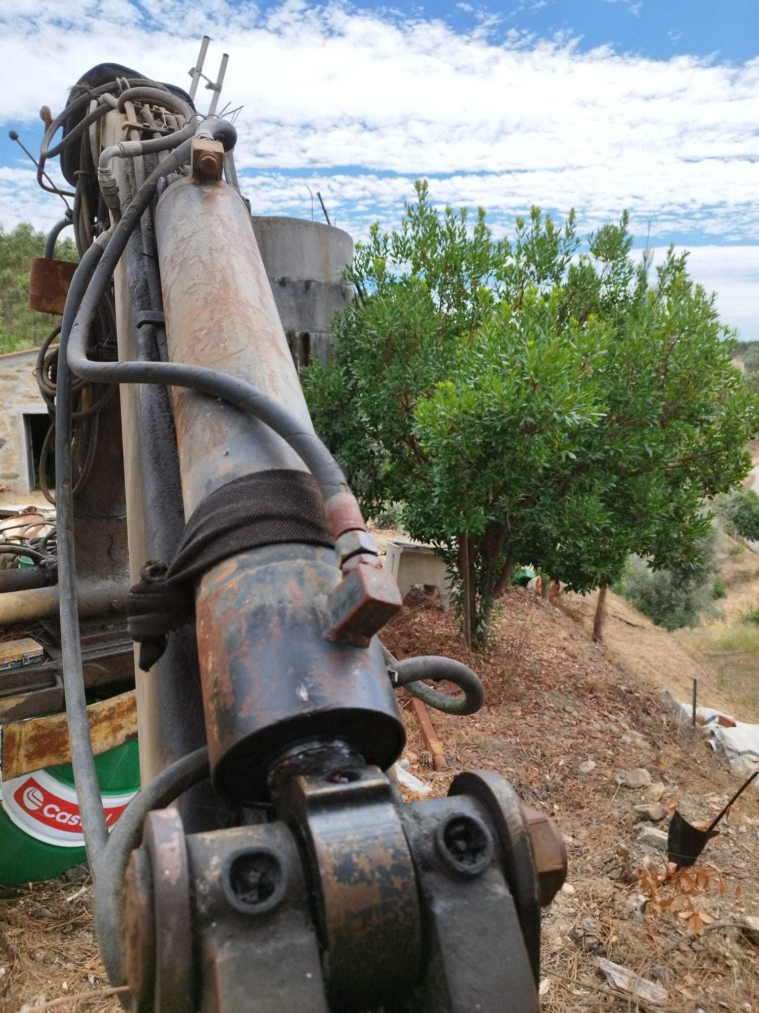 Grua  loglift  com Tanque