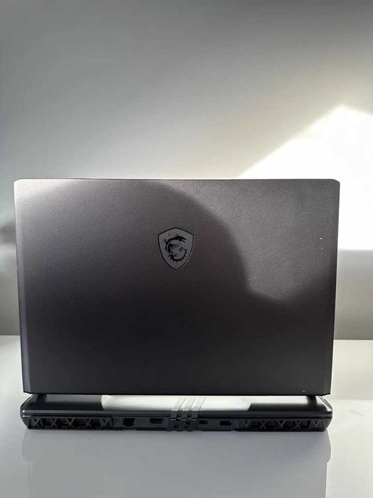 MSI Vector  i9 - RTX 4080 - 16GB RAM - 1TB SSD - WIN 11 - Office Pro