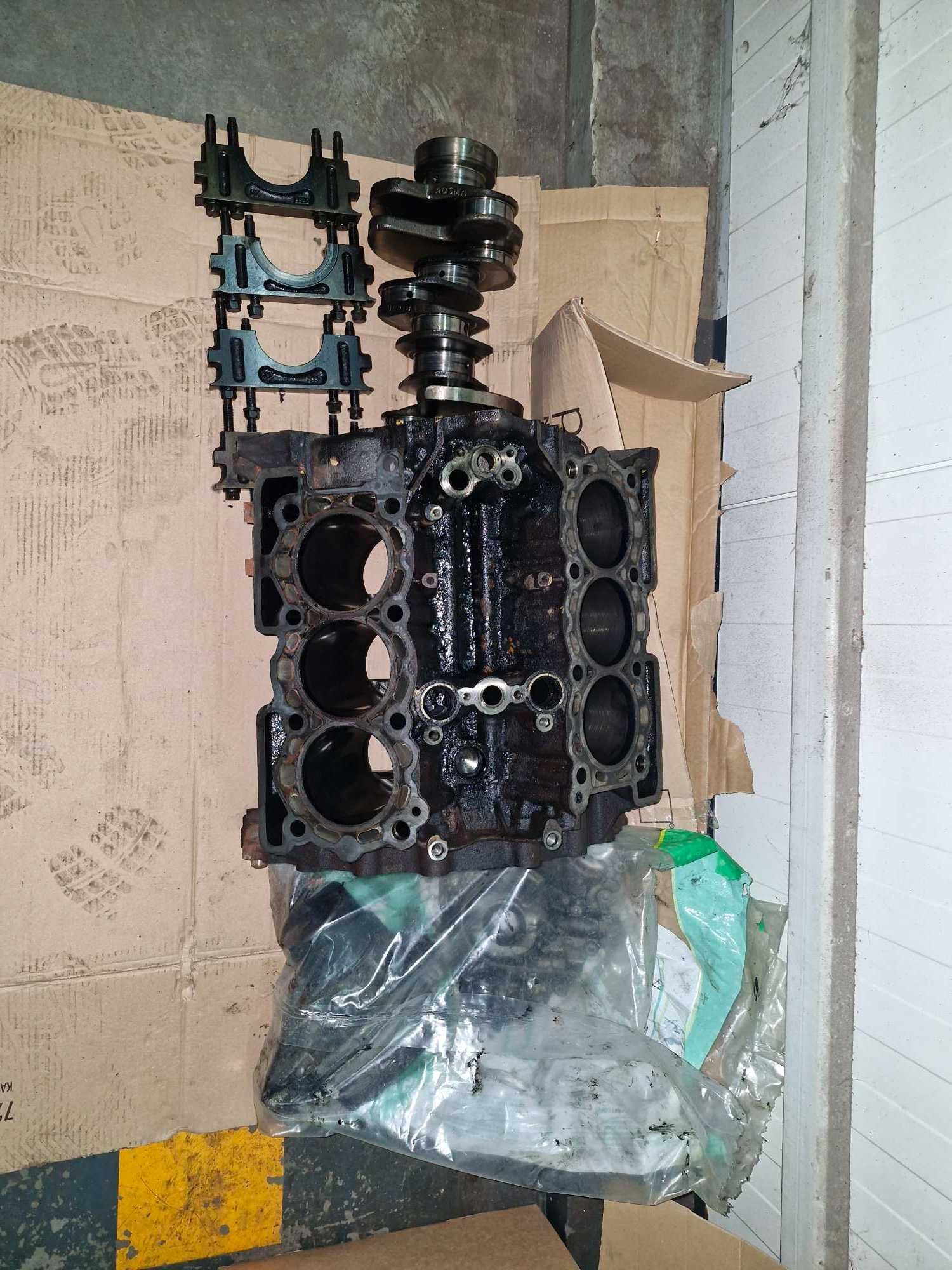 blok, wał Land Rover Discovery 4 silnik 3,0 306 dt - części do naprawy