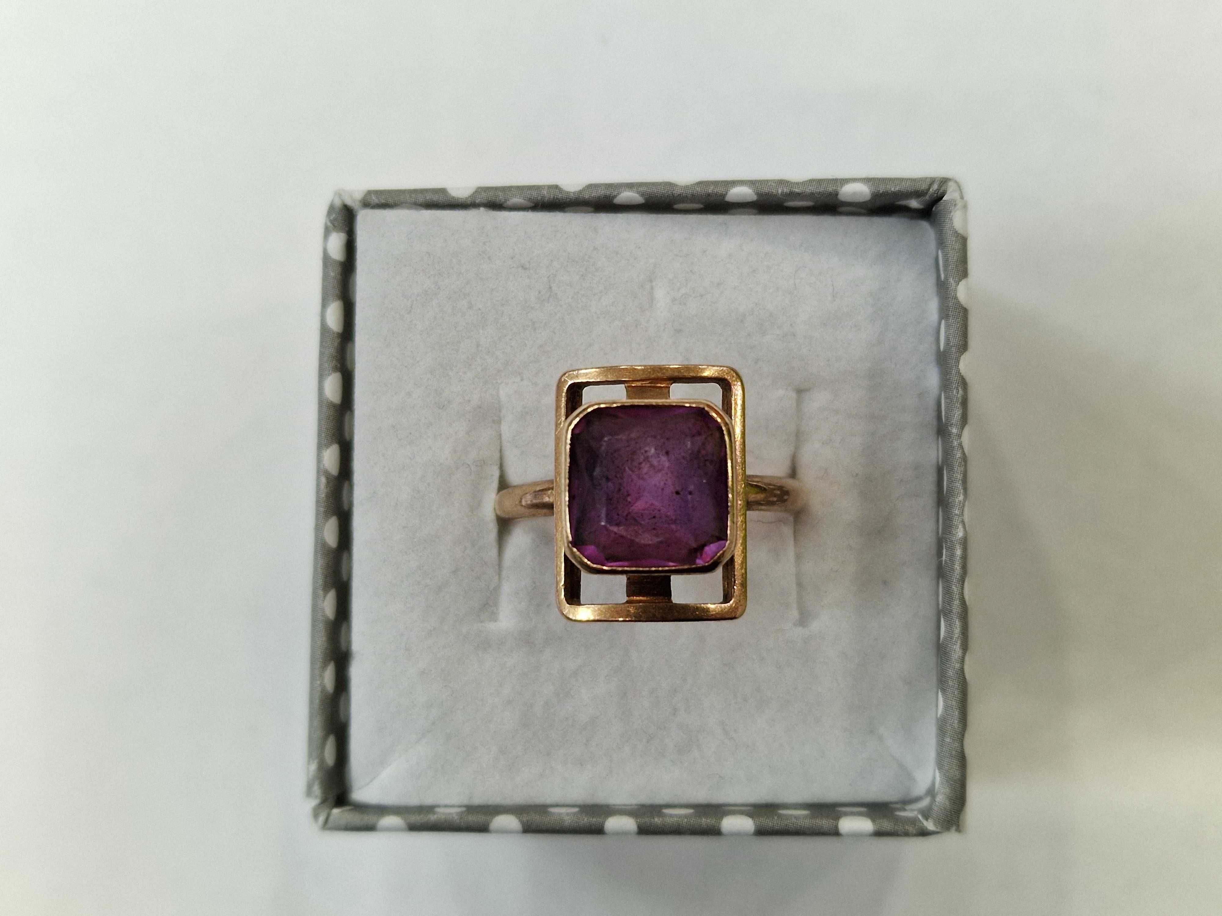 Złoty pierścionek/ 585/ 4.18 gram/ R15/ Ametyst/ WWJ/ 63-65