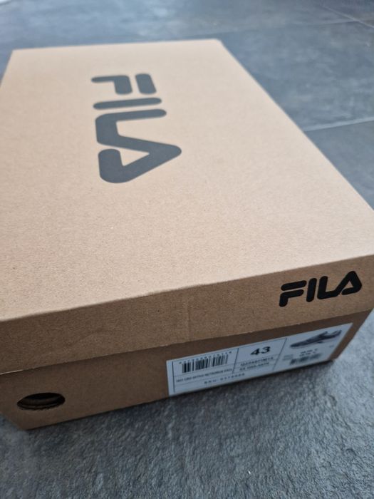 Sapatilhas Fila novas.