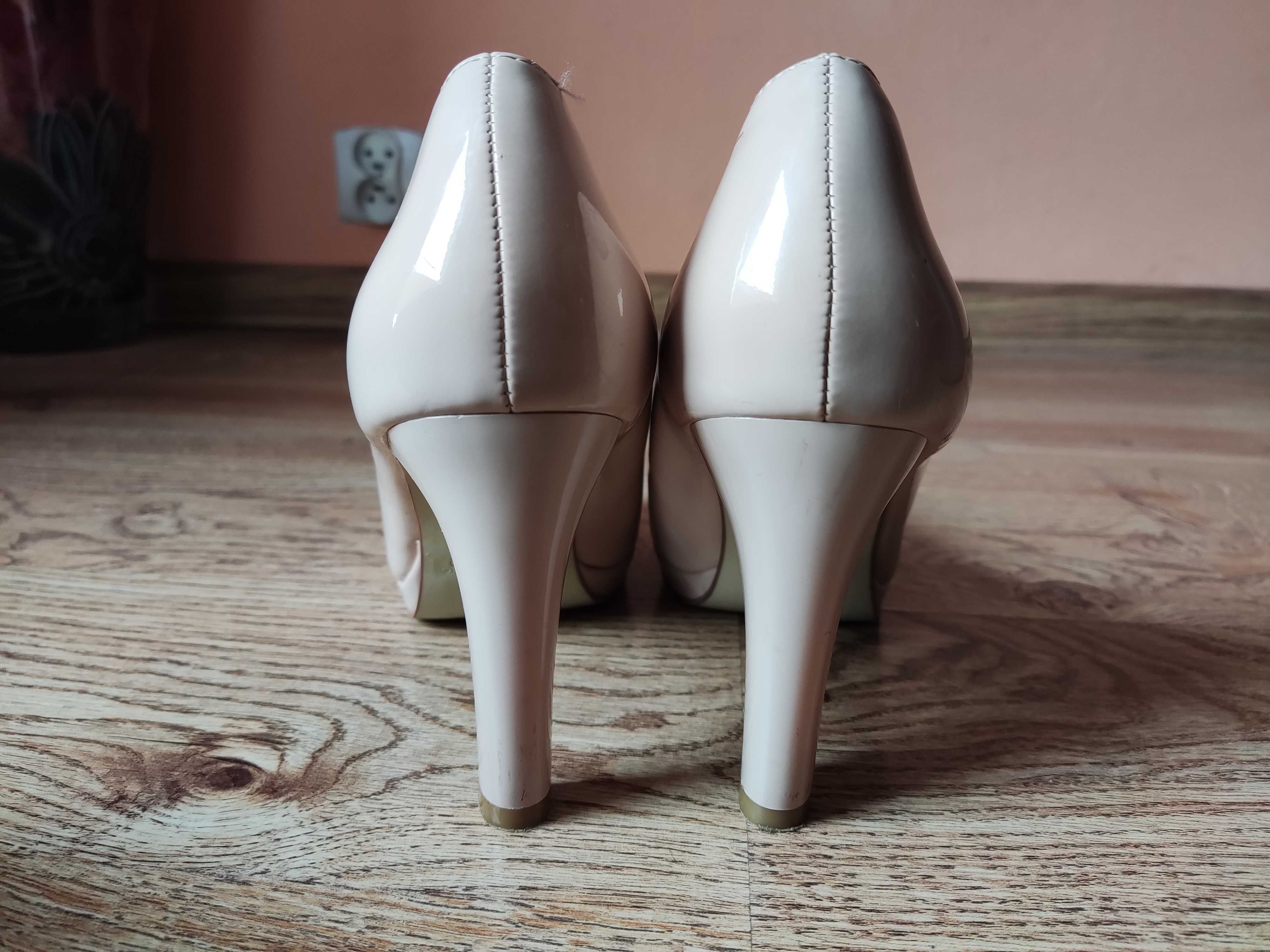 Cieliste buty na  wysokim słupku, r.37, Sergio Leone