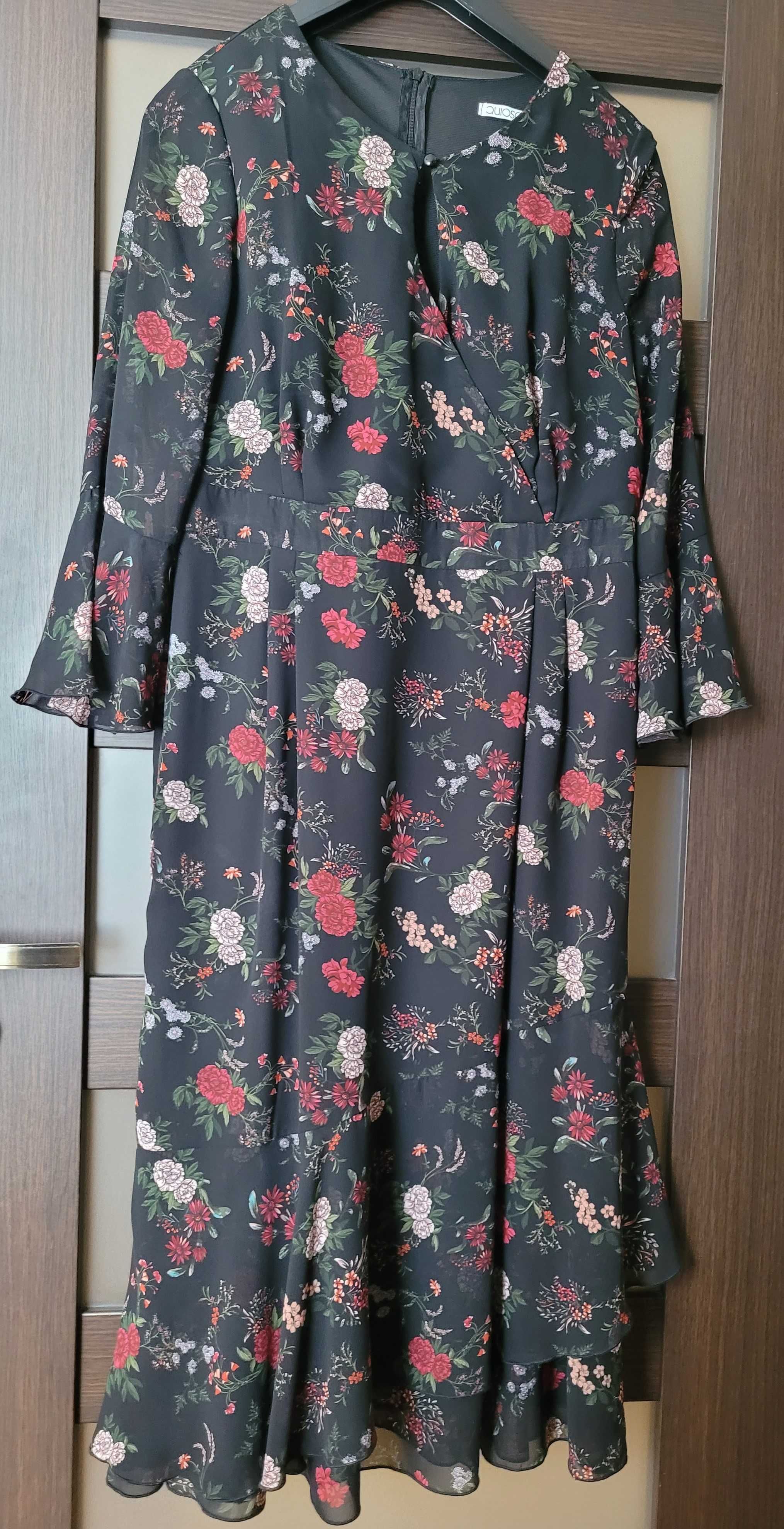 Sukienka  w kwiaty  firmy Quiosque