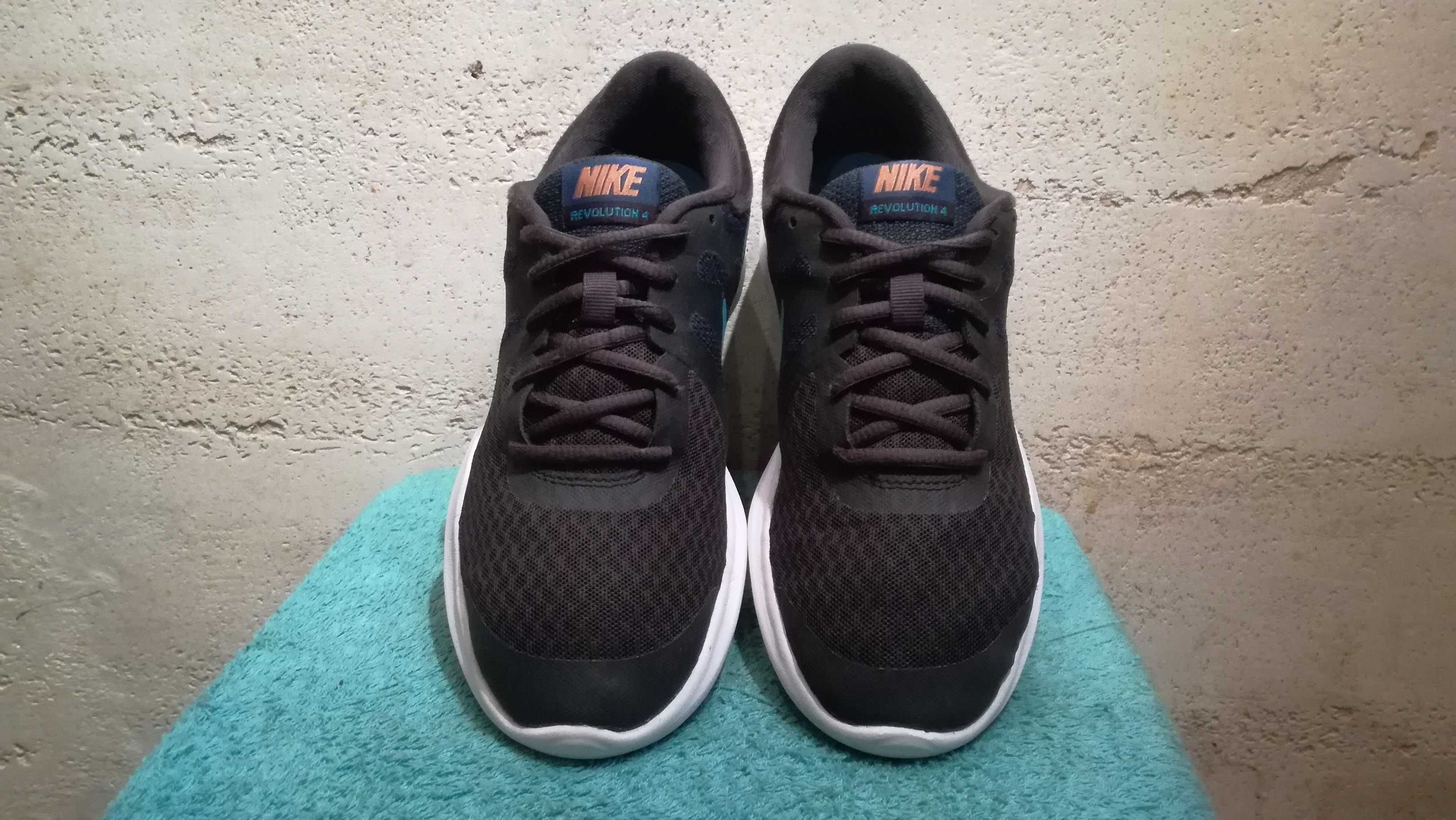 Buty bo biegania NIKE REVOLUTION 4 r.38,5 stan bardzo dobry