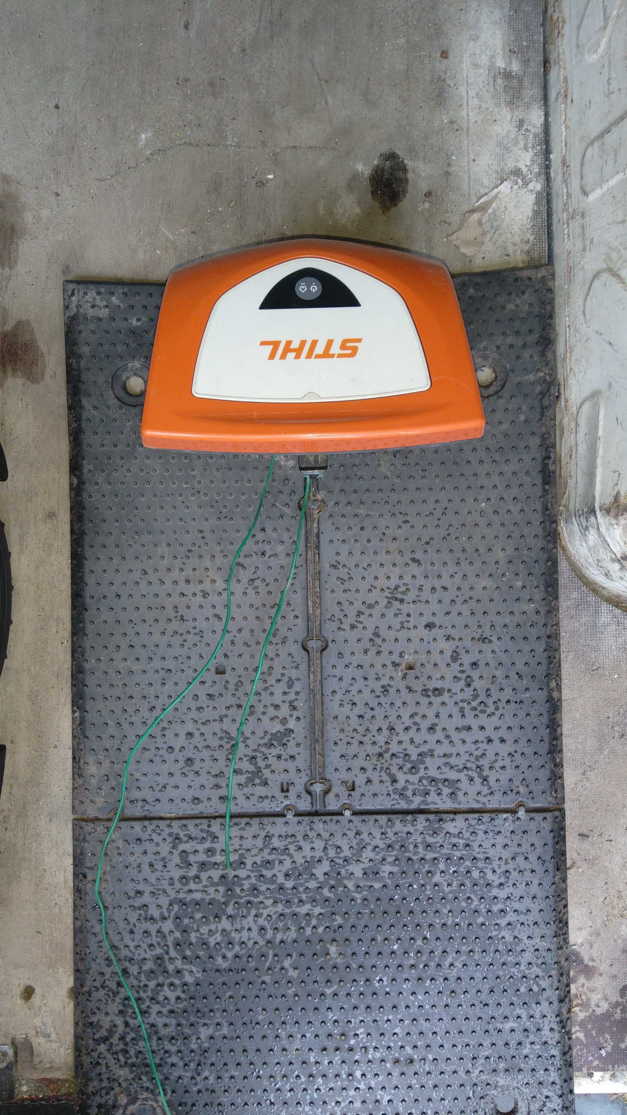 Robot koszący STIHL IMOW RMI 422