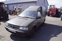 Auto na części - Skoda Felicia Pickup 1.9 D 64 KM AEF 002300041R 1998R Silnik Skrzynia Drzwi Szyba Maska Lampa Lusterko Deska Kokpit Sterownik Moduł Czujnik Fotel Licznik Kierownica