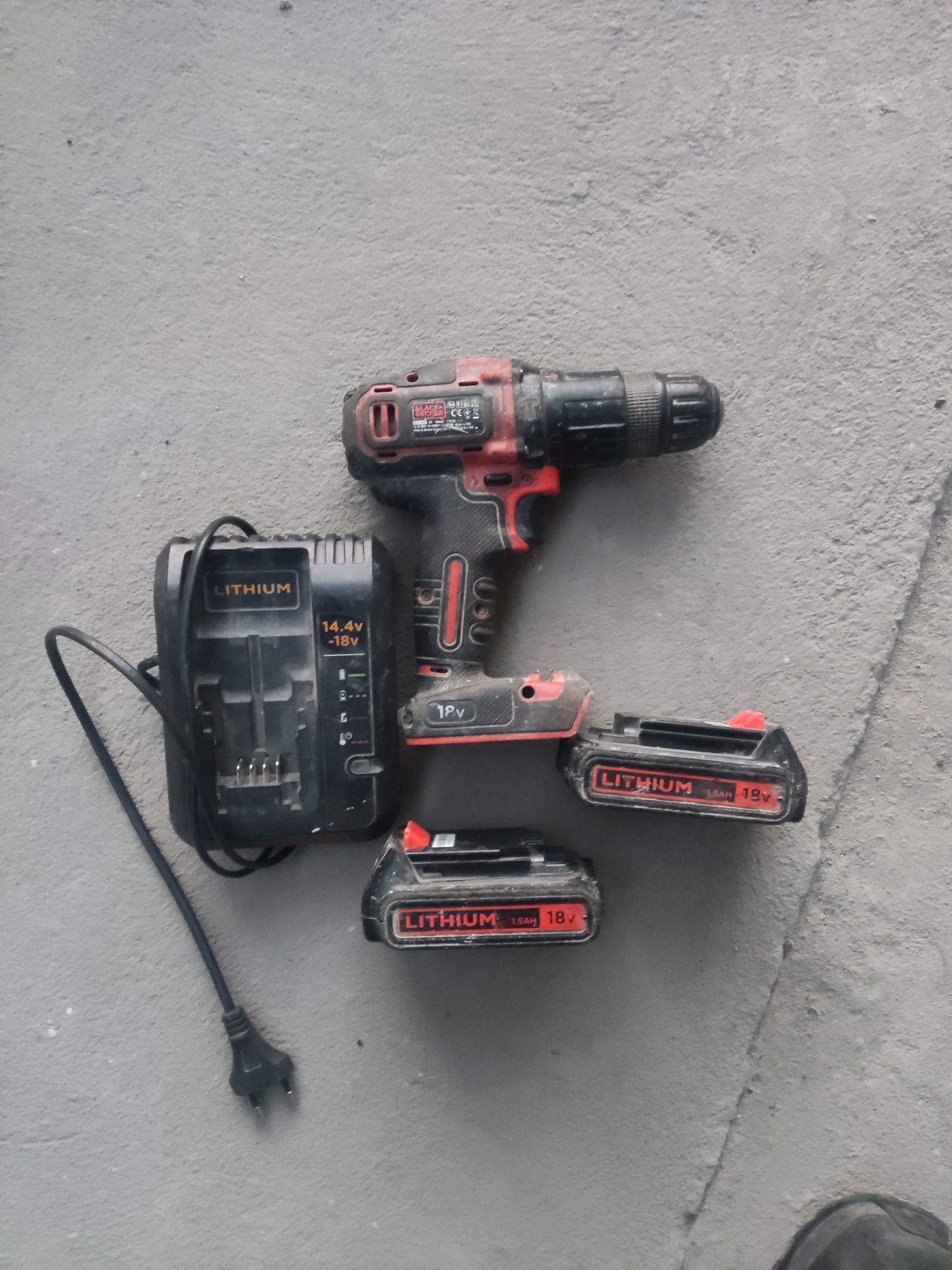 Wkrętarka z udarem Black&Decker bcd700s