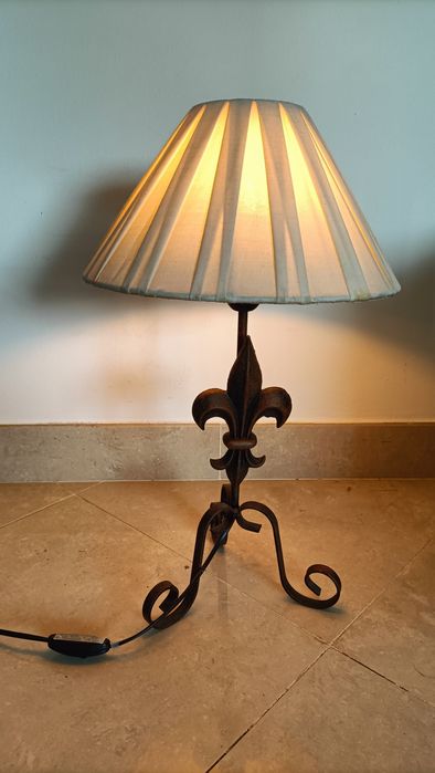 Candeeiro antigo base de ferro