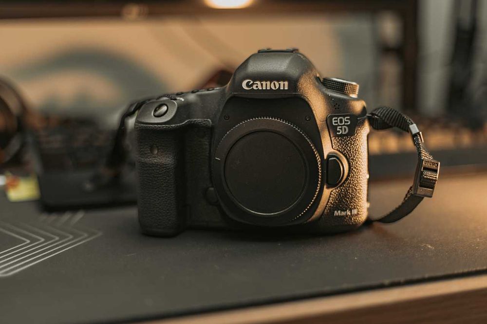 Canon EOS 5D Mark III – Corpo (usada, funcionamento impecável)