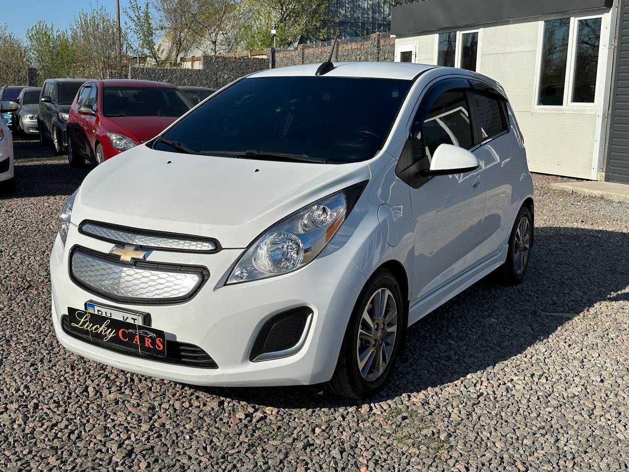 Авто Chevrolet Spark 2016