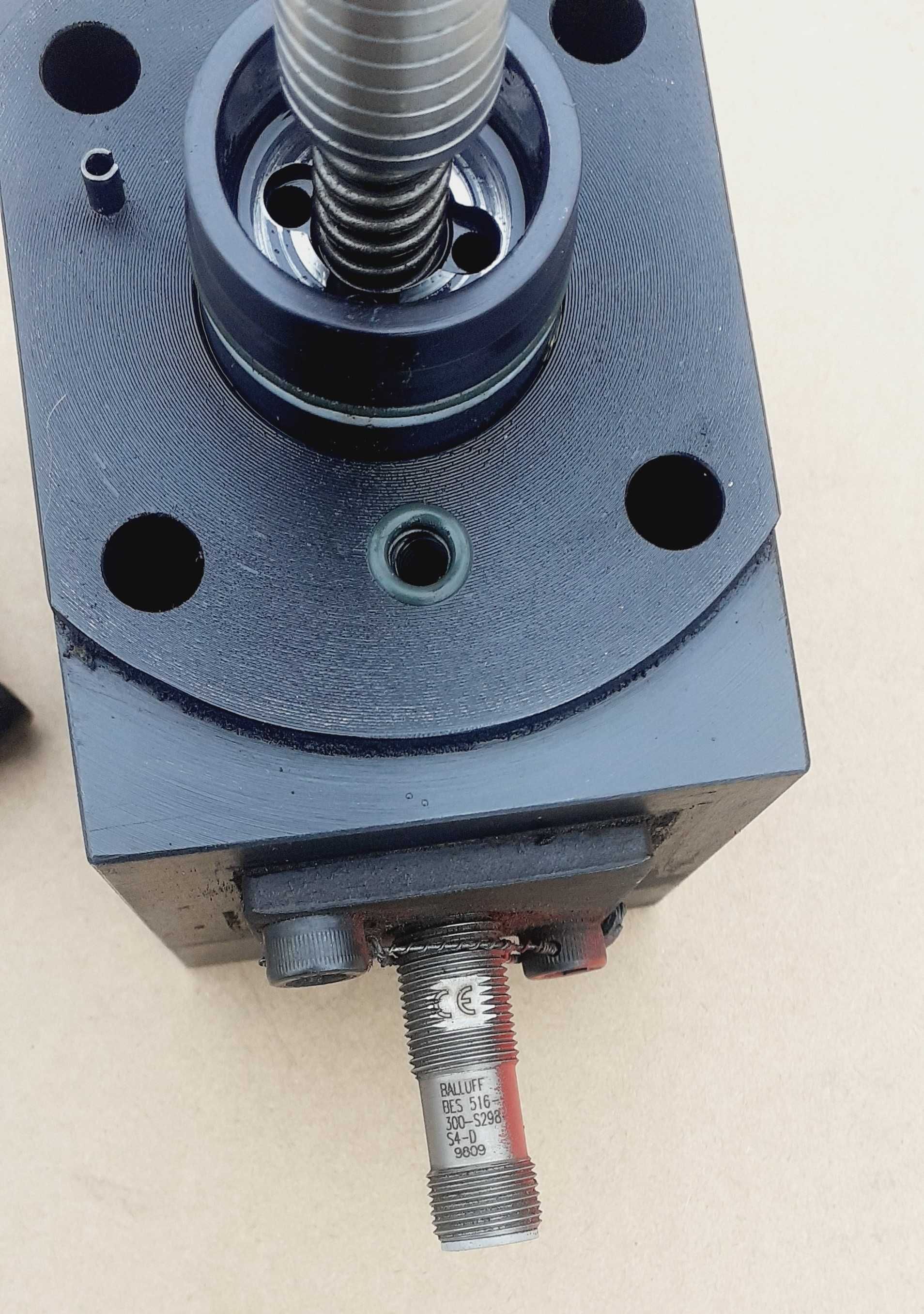 Zawór kasetowy XEB 15. 353- 001- 01 MOOG HYDROLUX