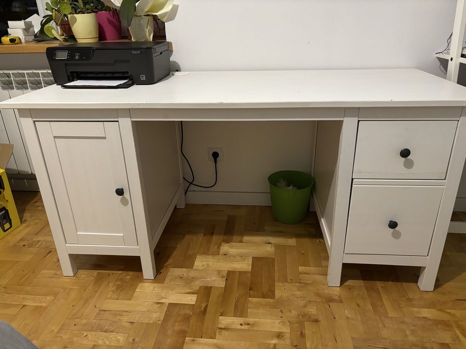 Drewniane białe biurko Ikea Hemnes