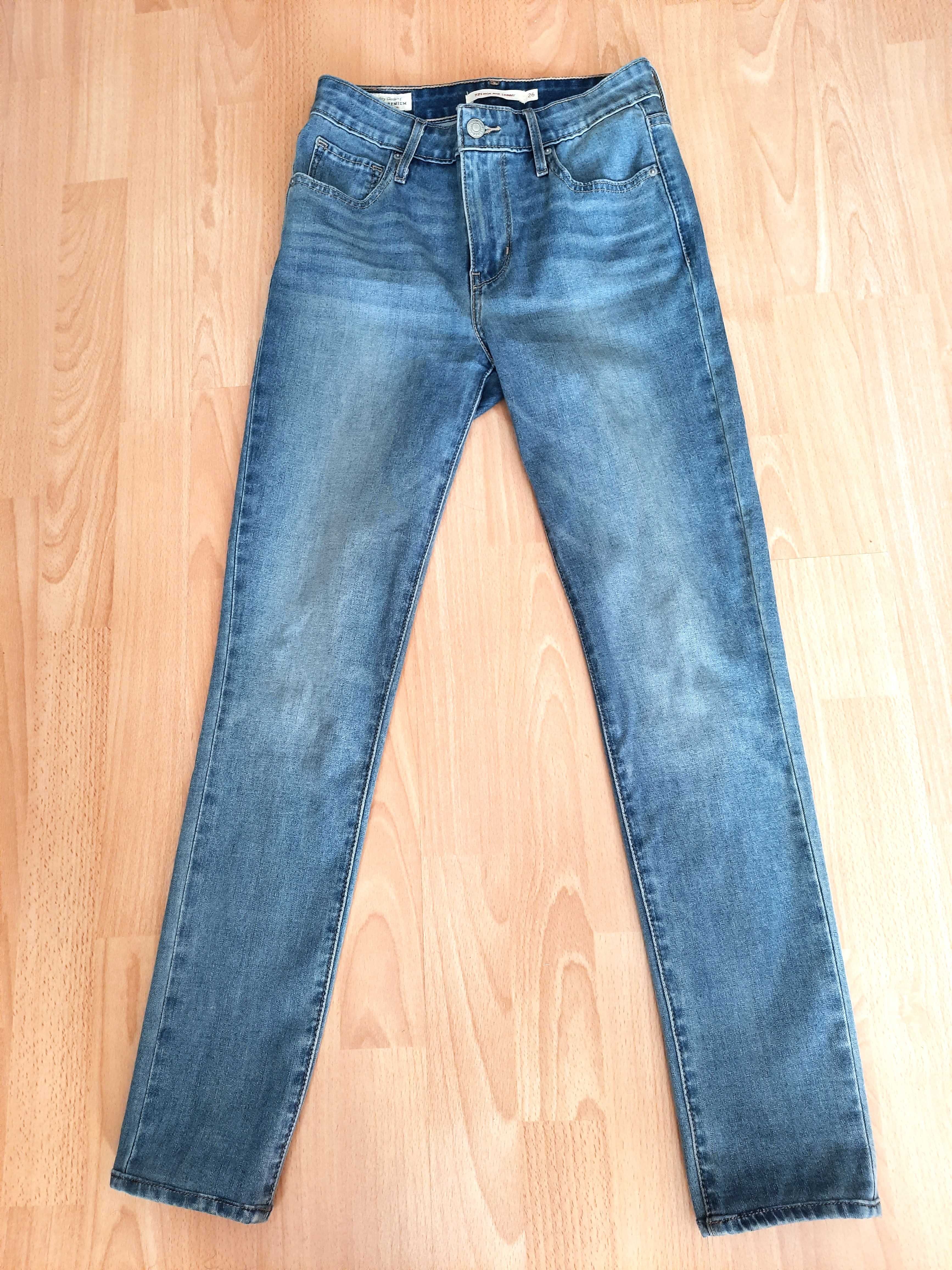 В наявності
Джинси levis, фасону 721 hight rise skinny, 26/28 розмір