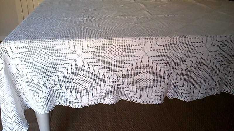 Toalha de renda feita à mão.