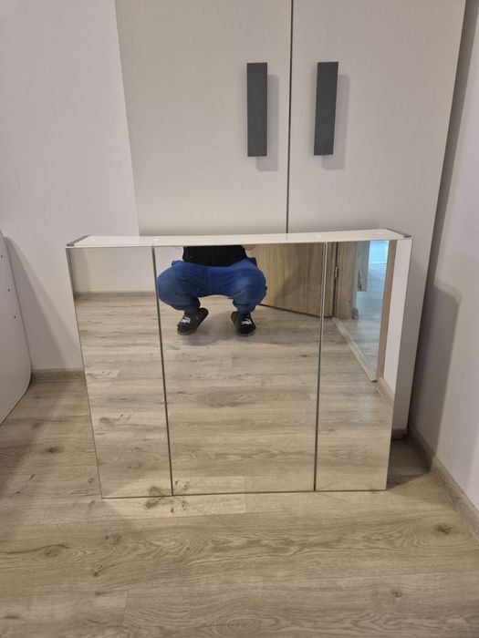 Lustro + praktyczna szafka