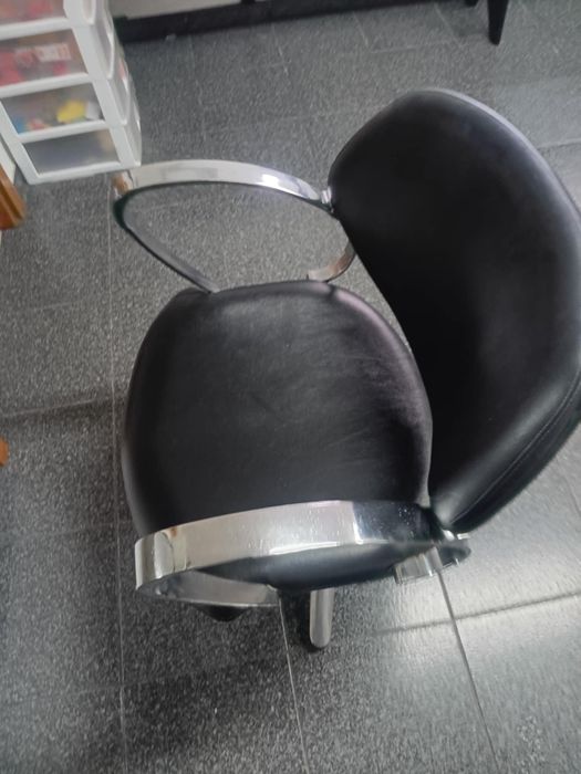 Cadeira giratória como nova