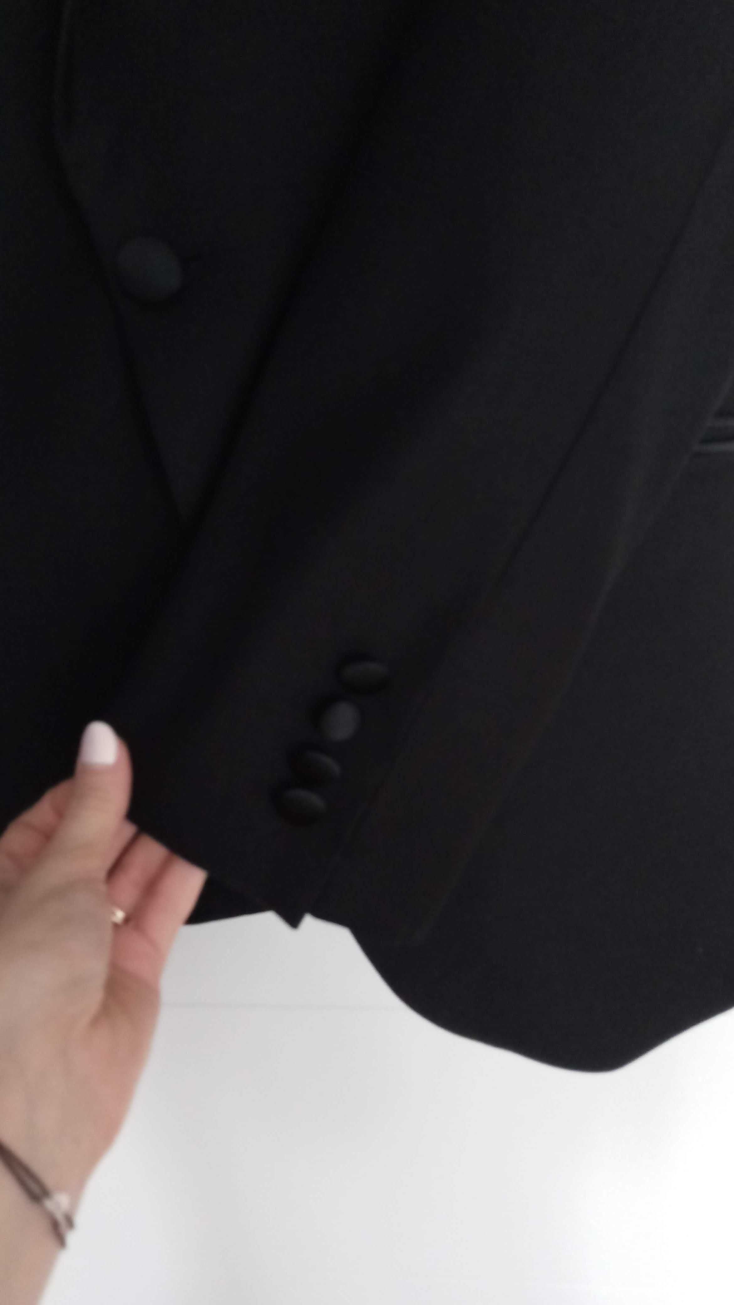 Klasyczny czarny garnitur ślubny
