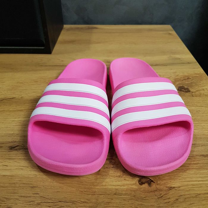 Adidas дитячі шльопанці тапки р. 35