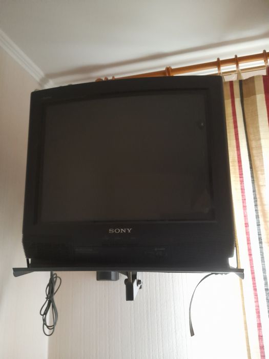 Телевизор SONY с держателем