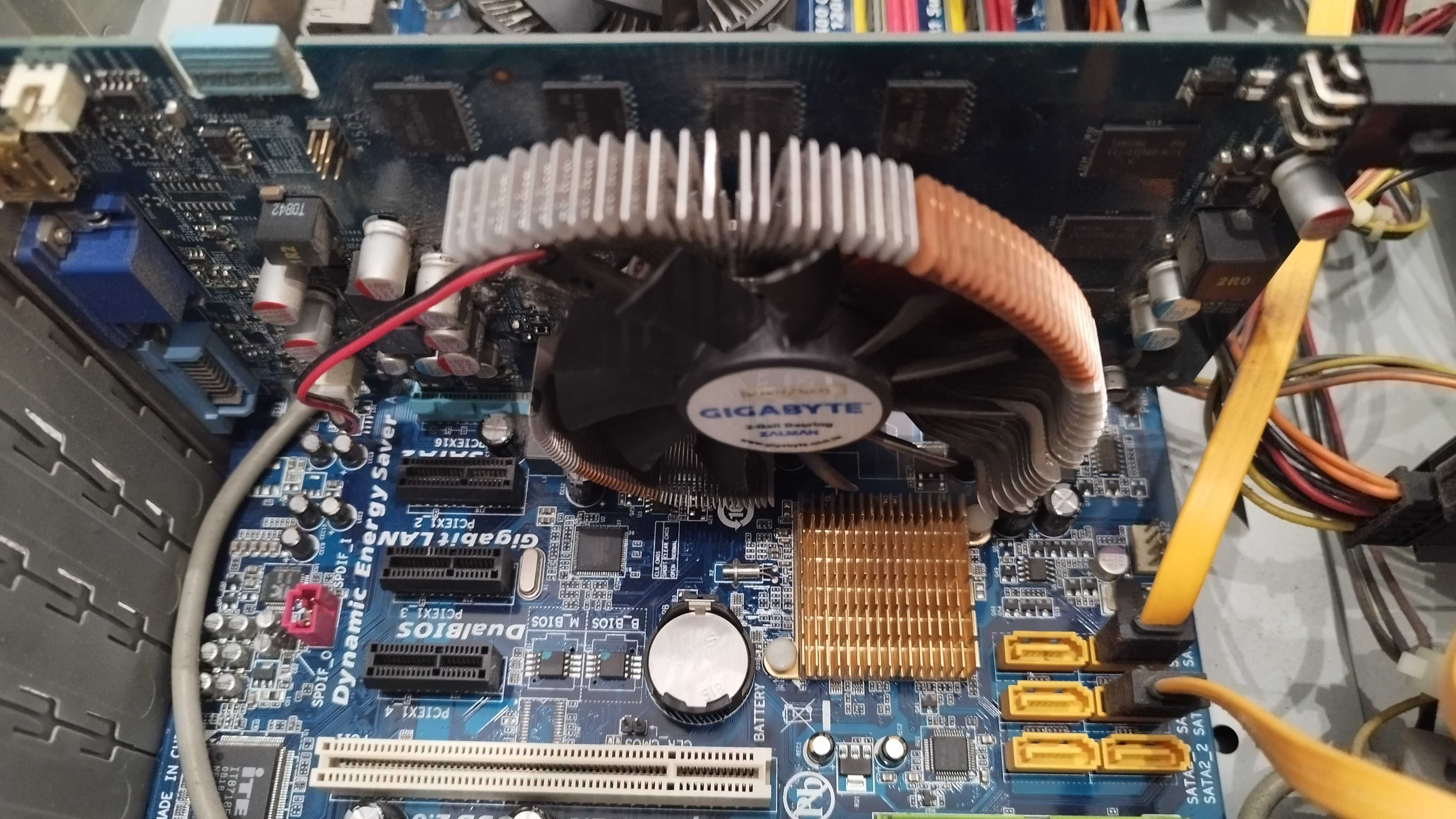 Komputer stacjonarny Intel Core 2 Duo / 4GB RAM / 500GB HDD / Linux