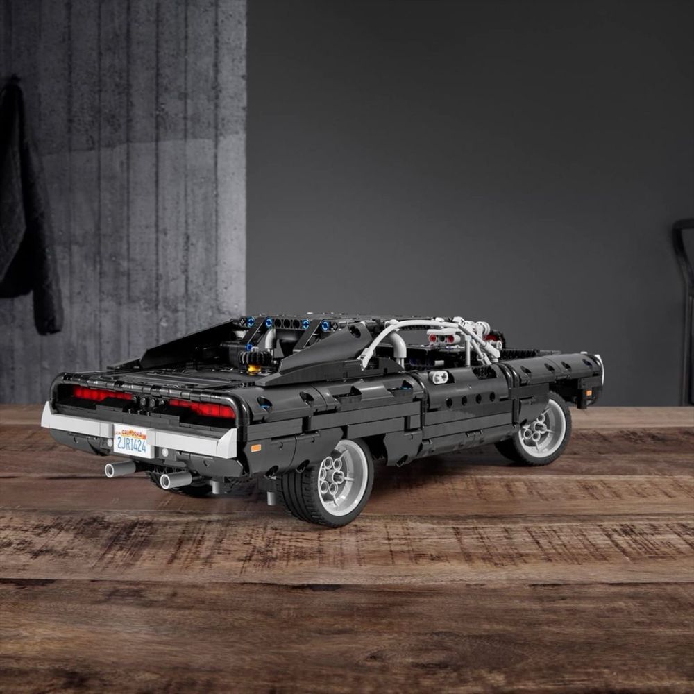Конструктор Technic – Dom’s Dodge Charger 1/1 з LEGO