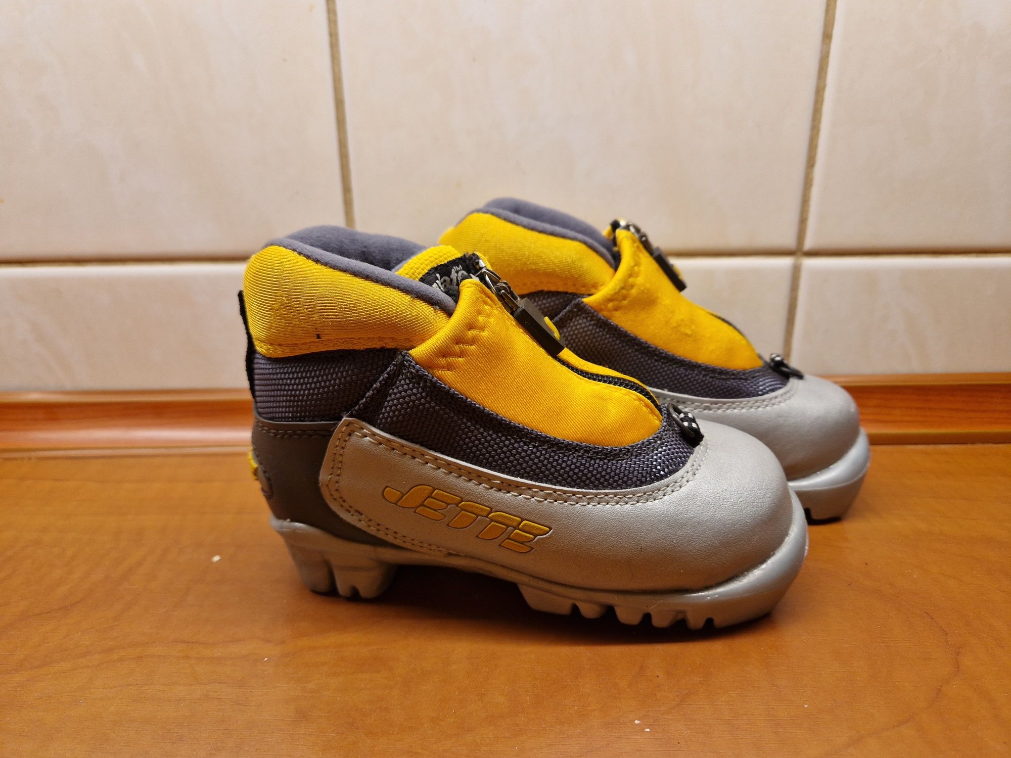 Buty do nart biegowych Jette roz.25 NNN