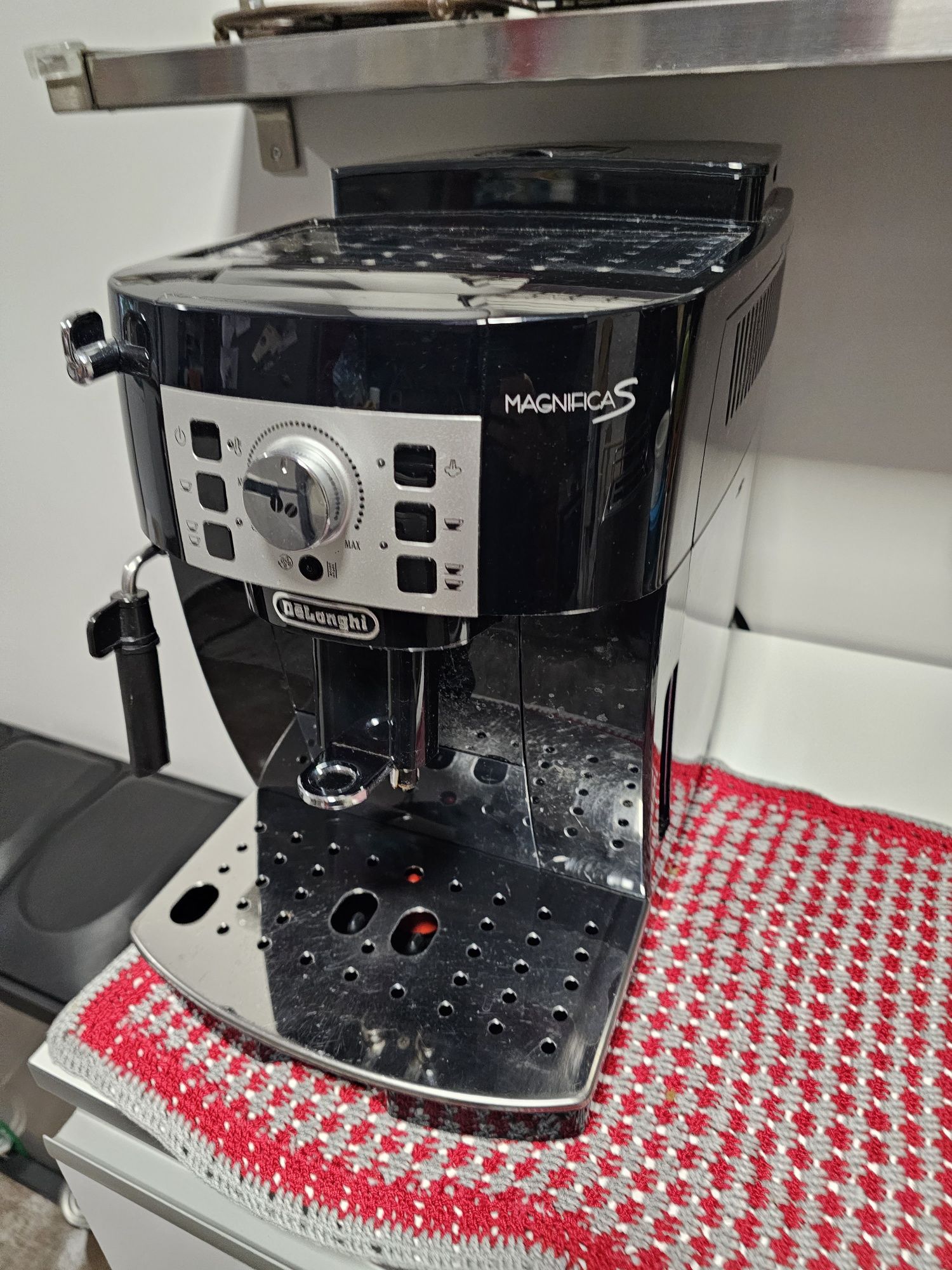 Máquina café grão automática Delonghi Magnífica S ECAM 22.110.B