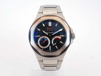 Girard Perregaux Laureato Evo3 Large Date Moon Phases Power Reserve