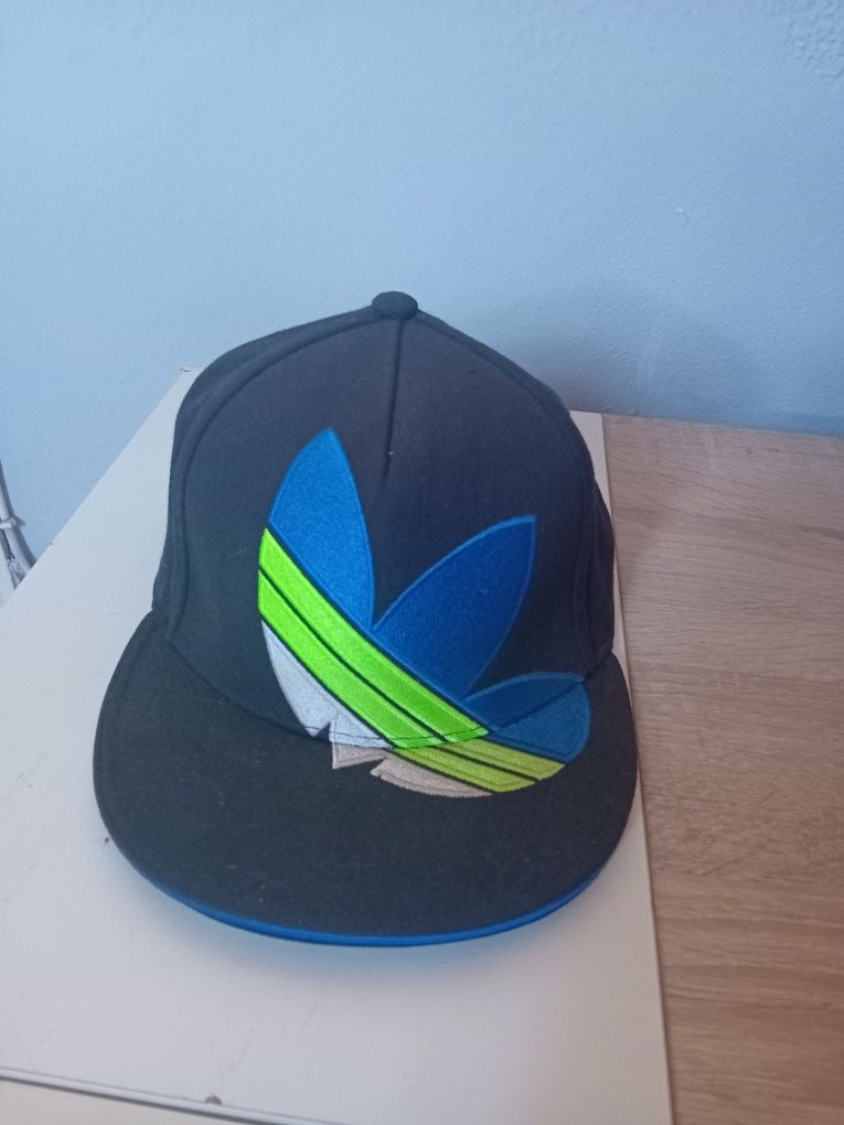 Vários chapéus originais