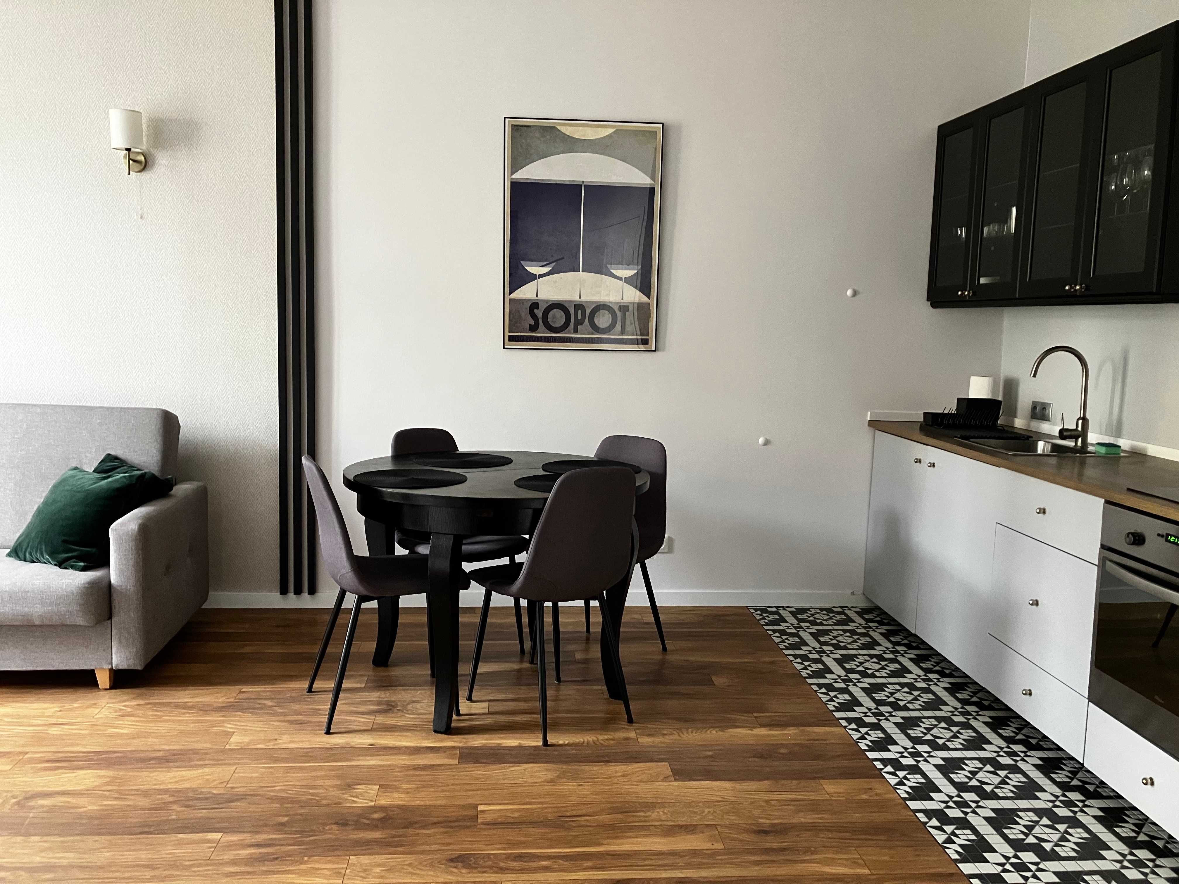 ## CENTRUM Sopotu, 200m Monciak, 10min molo, apartament dla 1-4 os. ##